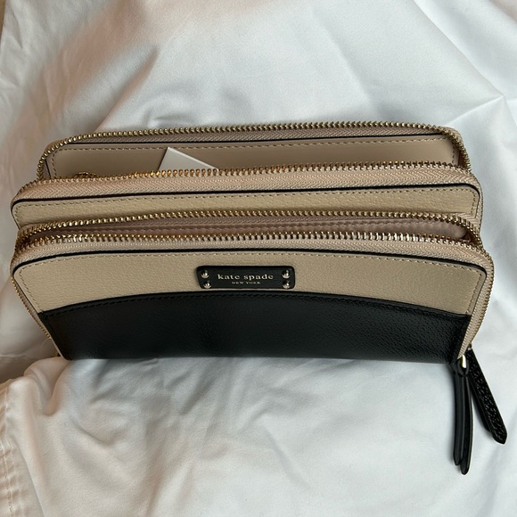 Kate Spade Large Carryall Wristlet Clutch - Picture 4 of 5